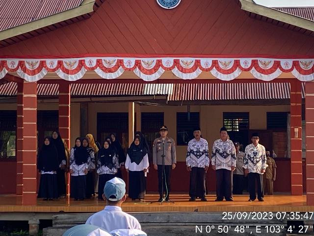 Police Goes to School, Kapolsek jadi Pembina Upacara Senin di SMAN 1 Rangsang