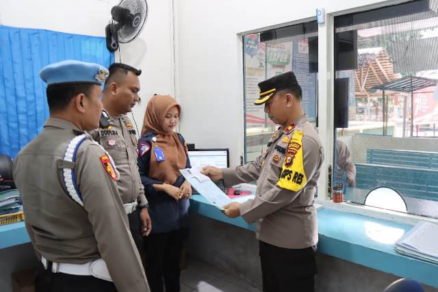 Pastikan Masyarakat dapat Pelayanan Terbaik, AKBP Andi Yul Tinjau sejumlah Tempat Layanan Publik di 