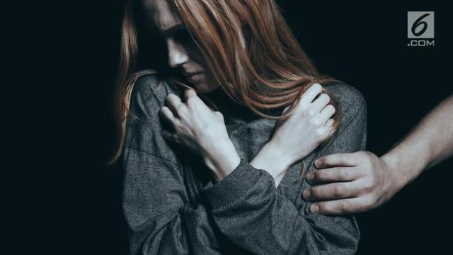 Korban Pelecehan Dekan Universitas Riau Menangis Saat Rekonstruksi