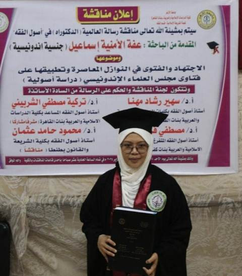 Ulama Perempuan Indonesia Iffatul Umniati Ismail Raih Doktor Ushul Fikih di Univertas Al Azhar Kairo