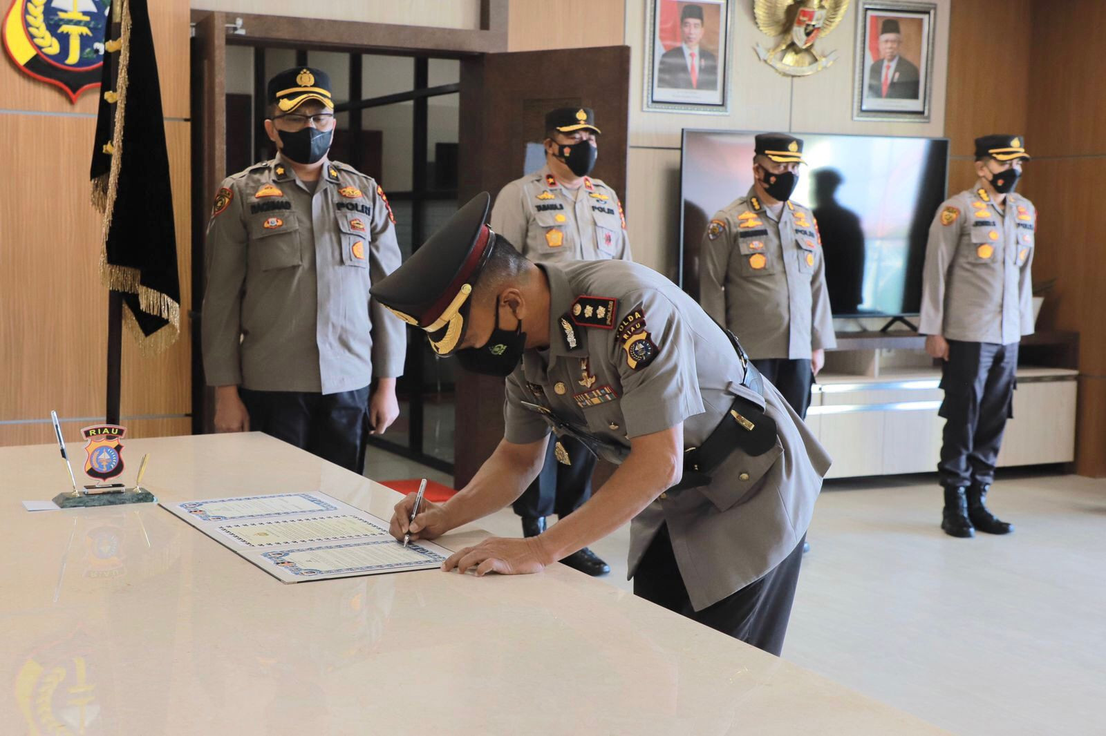 Kapolda Riau lantik AKBP Wendry Purbiyantoro SH sebagai Direktur Binmas