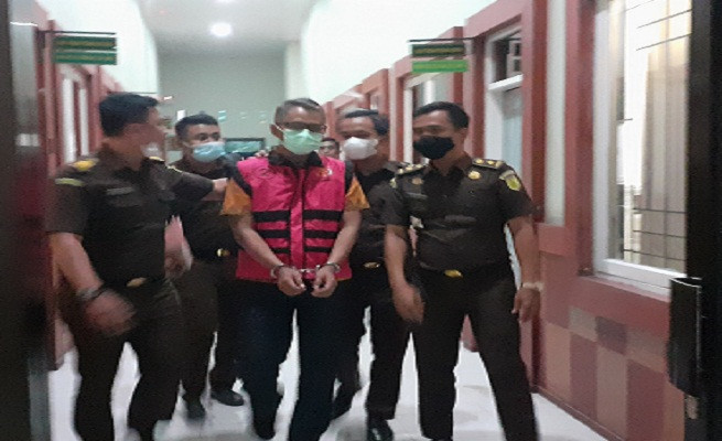 Mantan Bendahara Kecamatan Kandis Ditahan Kejari Siak 