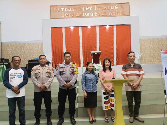 Minggu Kasih, Personel Polres Meranti Sambangi Jemaat dan Tokoh Agama Kristen di Gereja GPdI