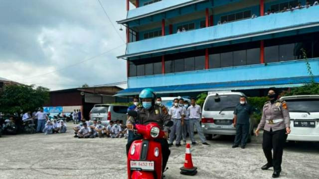 Polresta Pekanbaru Gelar Police Go To School dan Safety Reading