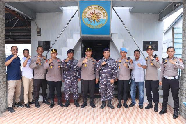 Polres Meranti Berikan Kejutan Dirgahayu TNI ke-78 ke Koramil Tebing Tinggi dan Posal Selat Panjang