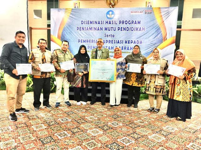 Juara Umum Satu Satunya di Riau Lewat Dinas Pendidikan Kabupaten Meranti Raih Penghargaan