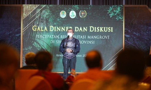 Gubernur Syamsuar Tandatangani Komitmen Percepatan Rehabilitasi Mangrove