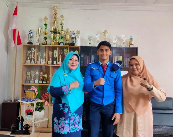 M Farel Islami Rivel Siswa SMA Taruna Nusantara Magelang Silaturahmi dengan Plt Bupati Meranti