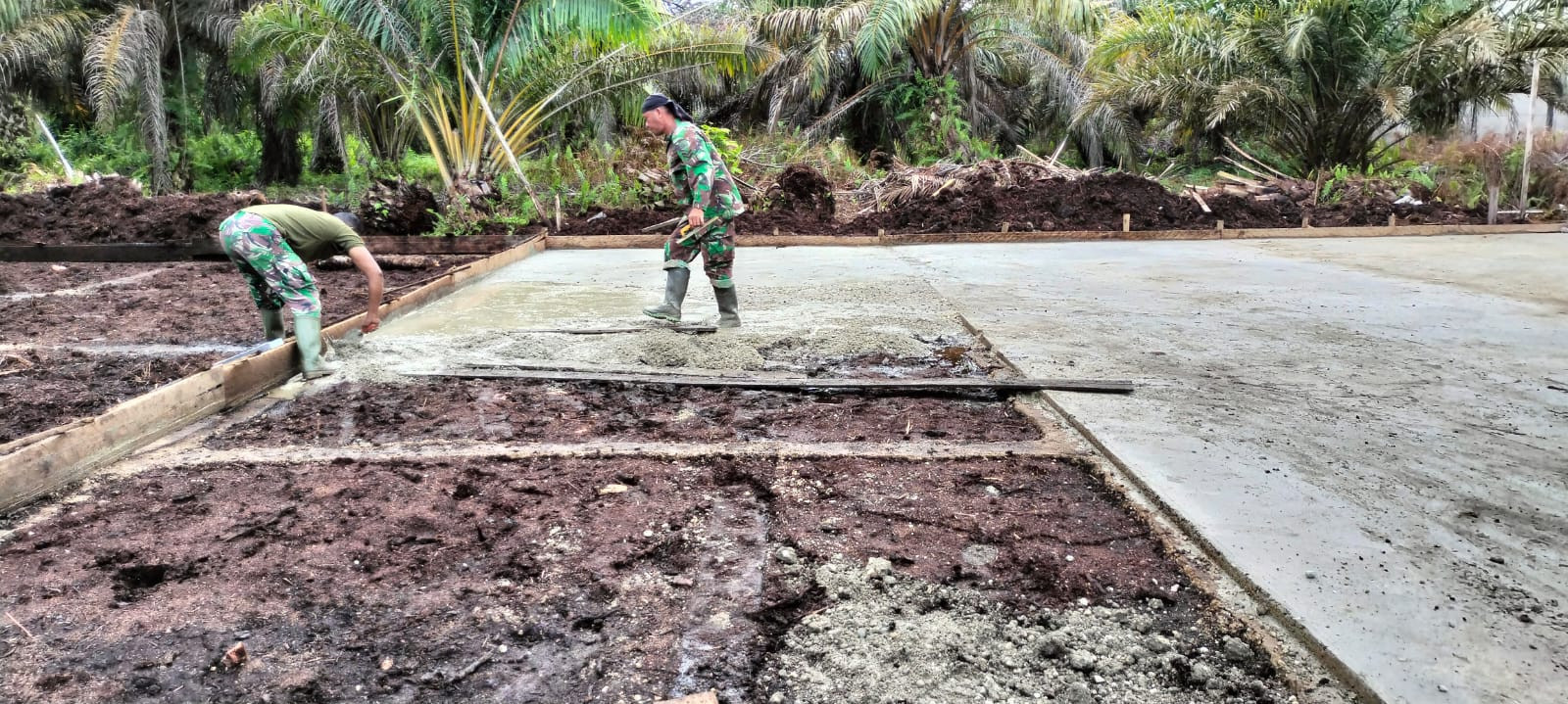 SatgasTMMD Kebut Pengerjaan  Pembangunan Lapangan Volly di Sasaran 2