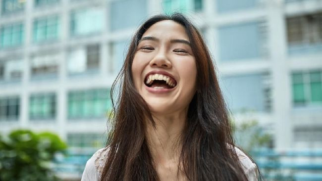 Pura-pura Bahagia Ternyata Tak Sia-sia, Ahli Buktikan Sebabnya