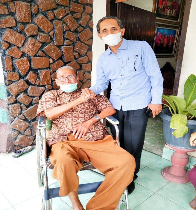 TOK WAN HARIA  MENUNGGU RINDU