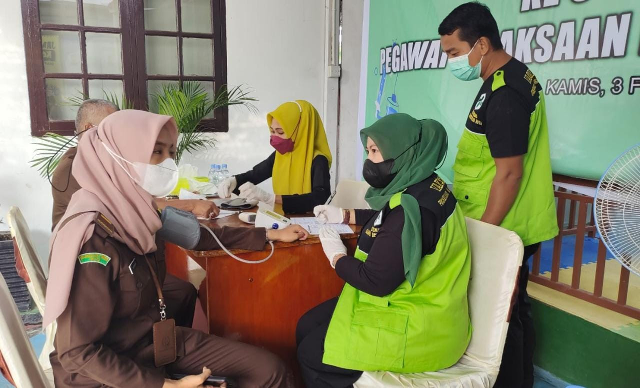 55 Jaksa dan Pegawai di Kejaksaan Inhu Vaksin Booster 
