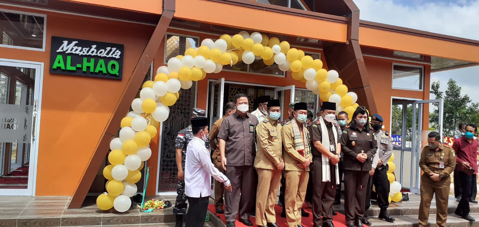 Kajati Riau Resmikan Mushola Al Haq Kejari Rohil