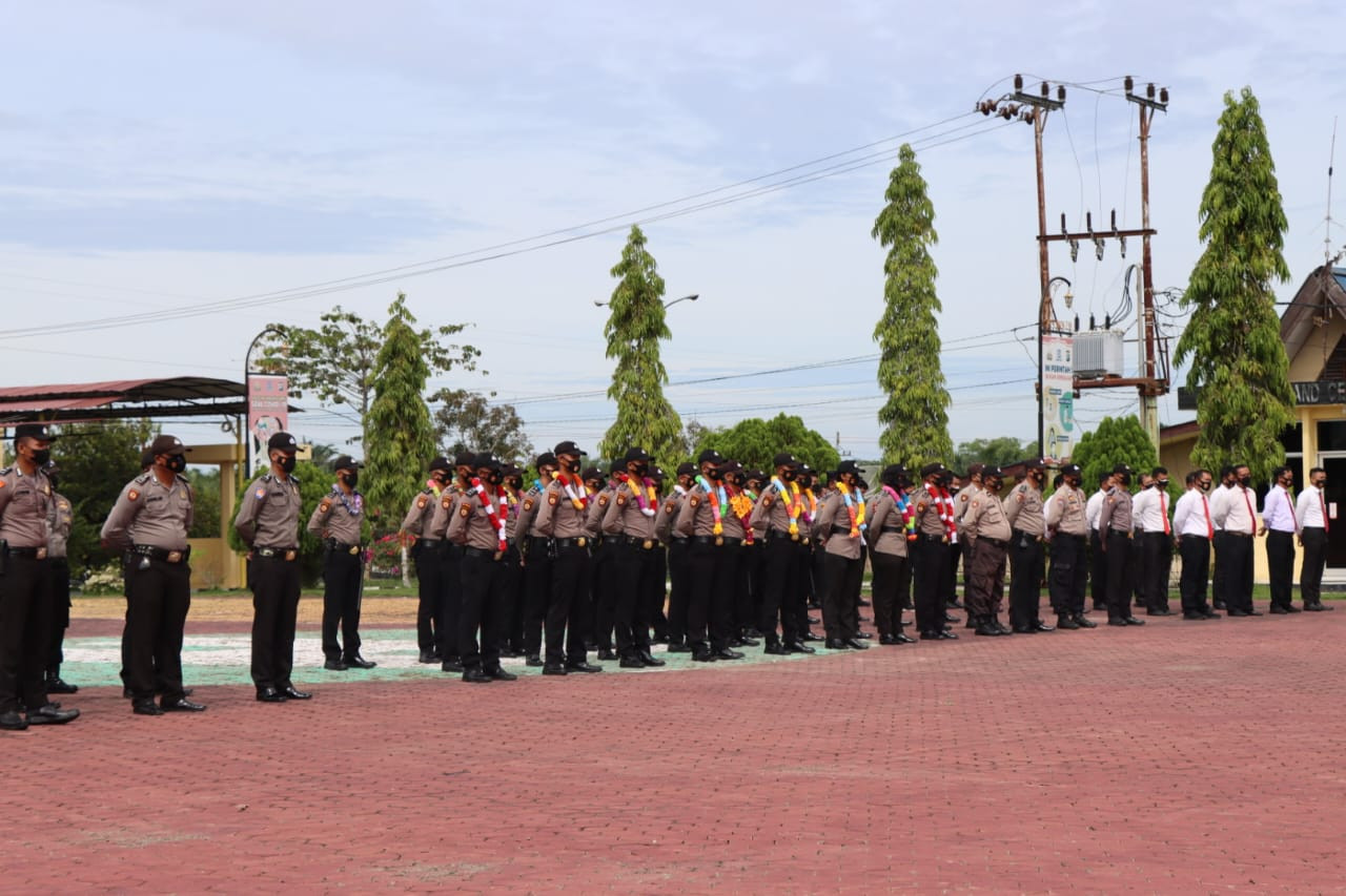 22 Personil Bintara Muda Dilepas Kapolres Rohil