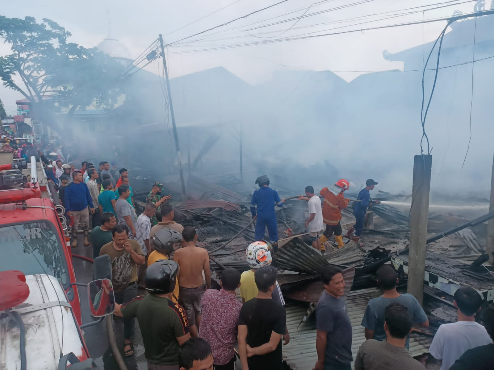 Dua Unit Rumah Di Jalan Perwira Bagansiapiapi Dilalap Api