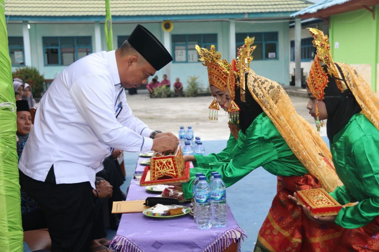Staf Ahli Bidang Kemasyarakatan dan SDM Bengkalis Buka Lomba Kreatifitas Siswa