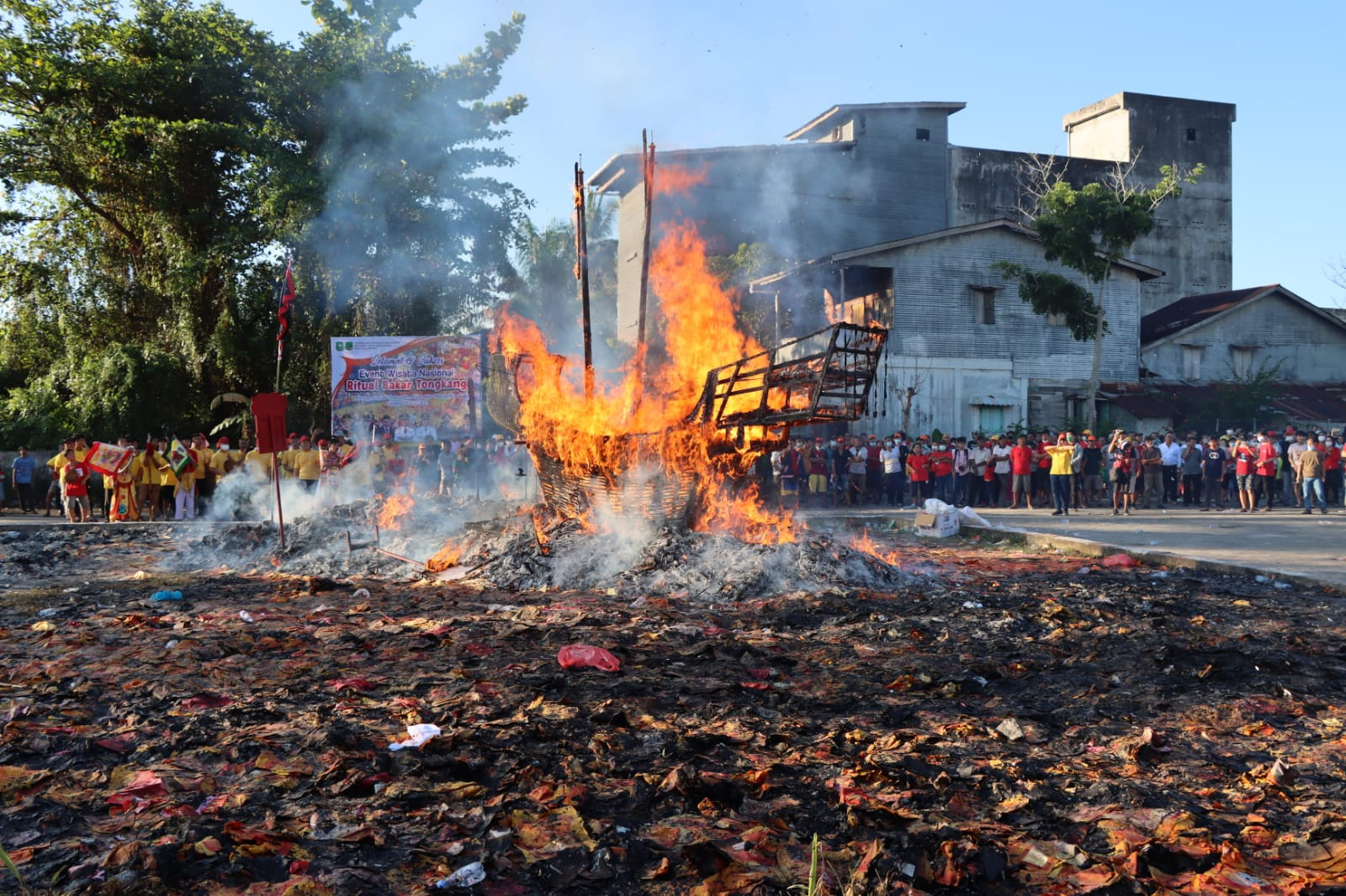 Polres Rohil Kerahkan Pengamanan Ritual Bakar Tongkang