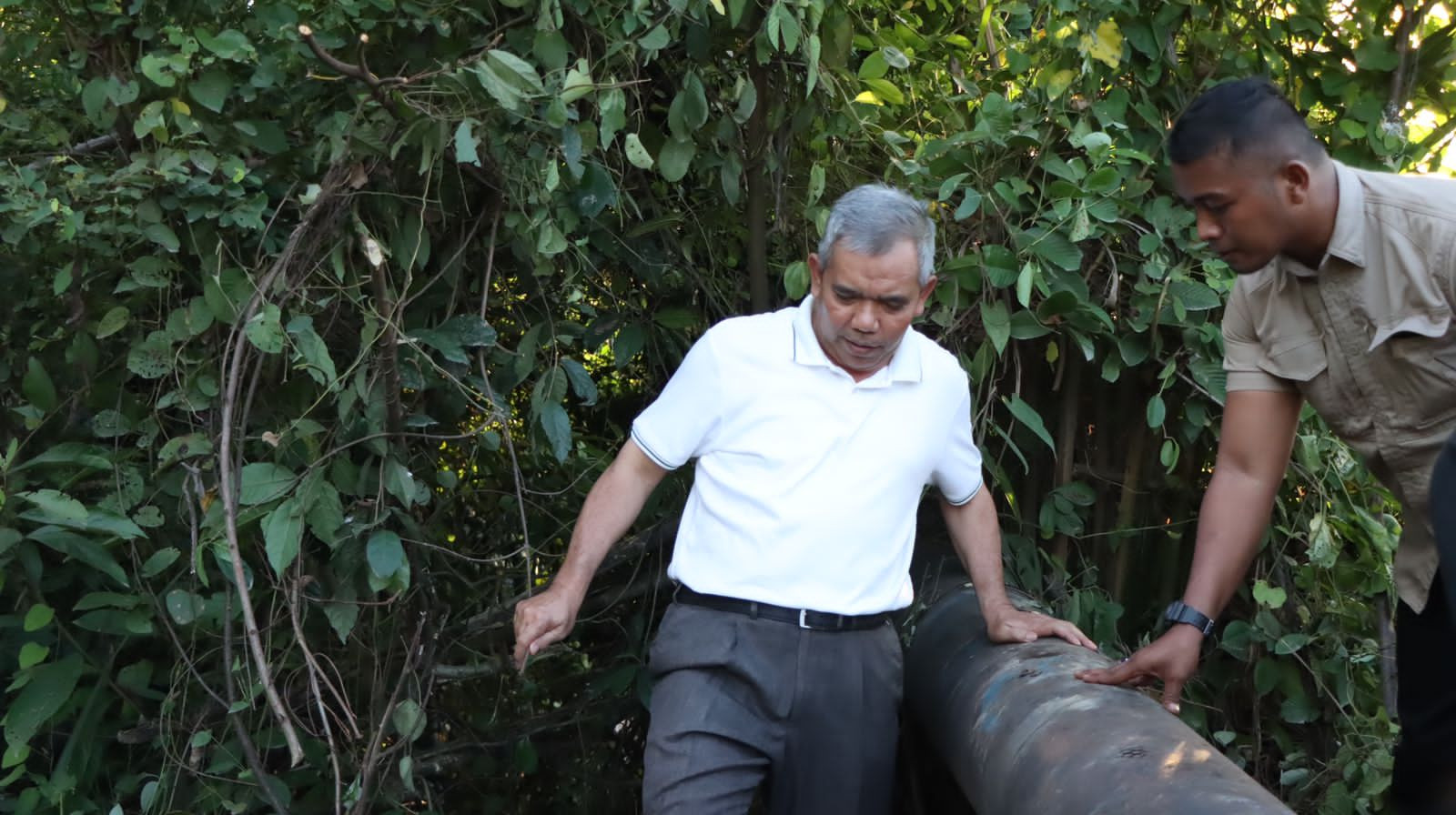 Kamsol Blusukan Tinjau Yang Membuat Terjadinya Banjir, di Pasar Kasikan