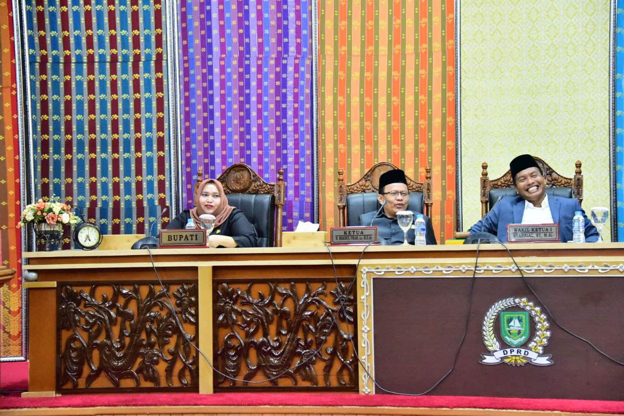 Bupati Kasmarni Menghadiri Rapat Paripurna DPRD Bengkalis