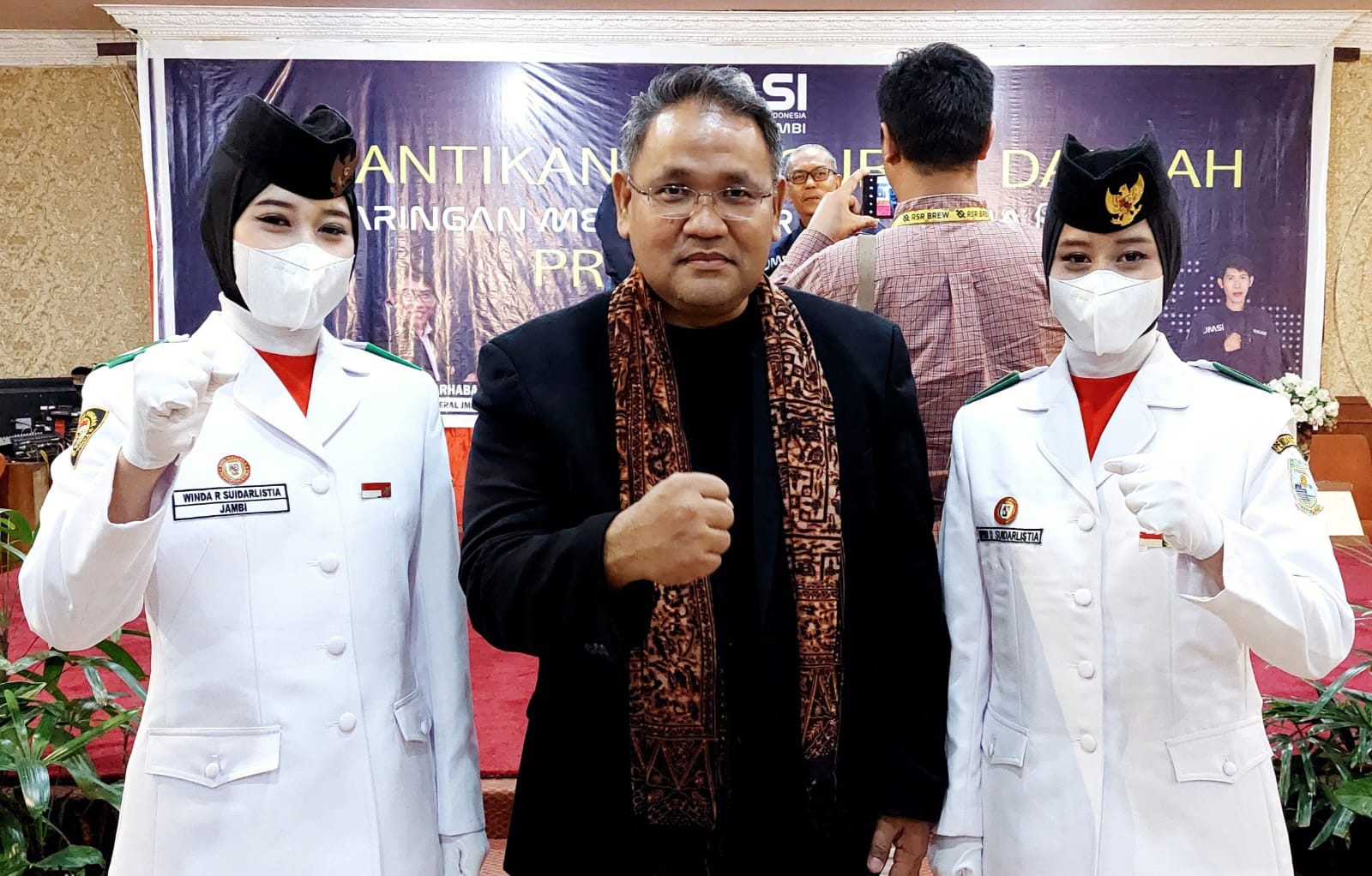 Kembar Winda-Windi Ramaikan Pengukuhan JMSI Jambi