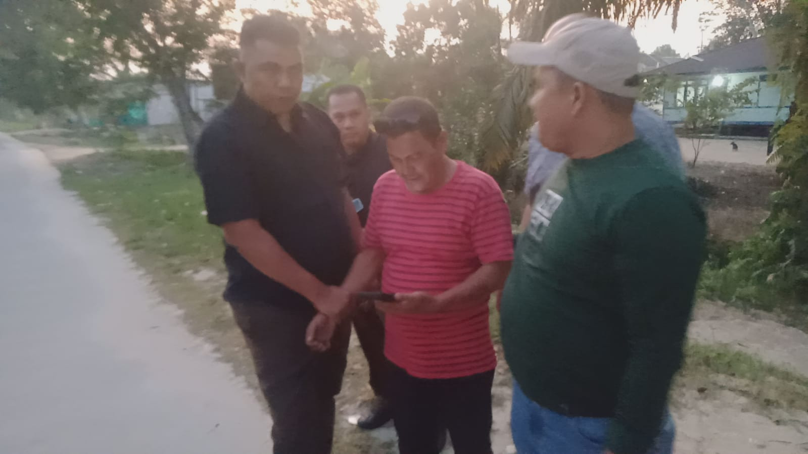 Buronan 2 Tahun, Tami Chaniago diEksekusi Tim Tabur Kejari Kampar diwarung Rimbo Panjang