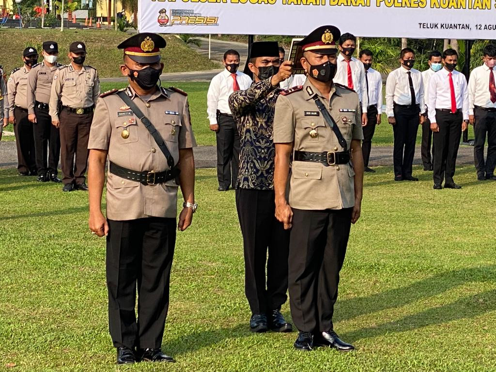 Serah Terima Jabatan Kapolsek Logas Tanah Darat di Polres Kuansing. 