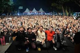 Meriah Gubri dan Wagubri Ramaikan Kenduri Rakyat Hari Jadi ke-65 Riau