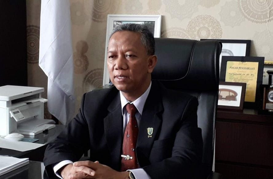 Rektor UIR  Raih Penghargaan Pembina Olahraga Berprestasi di Riau   