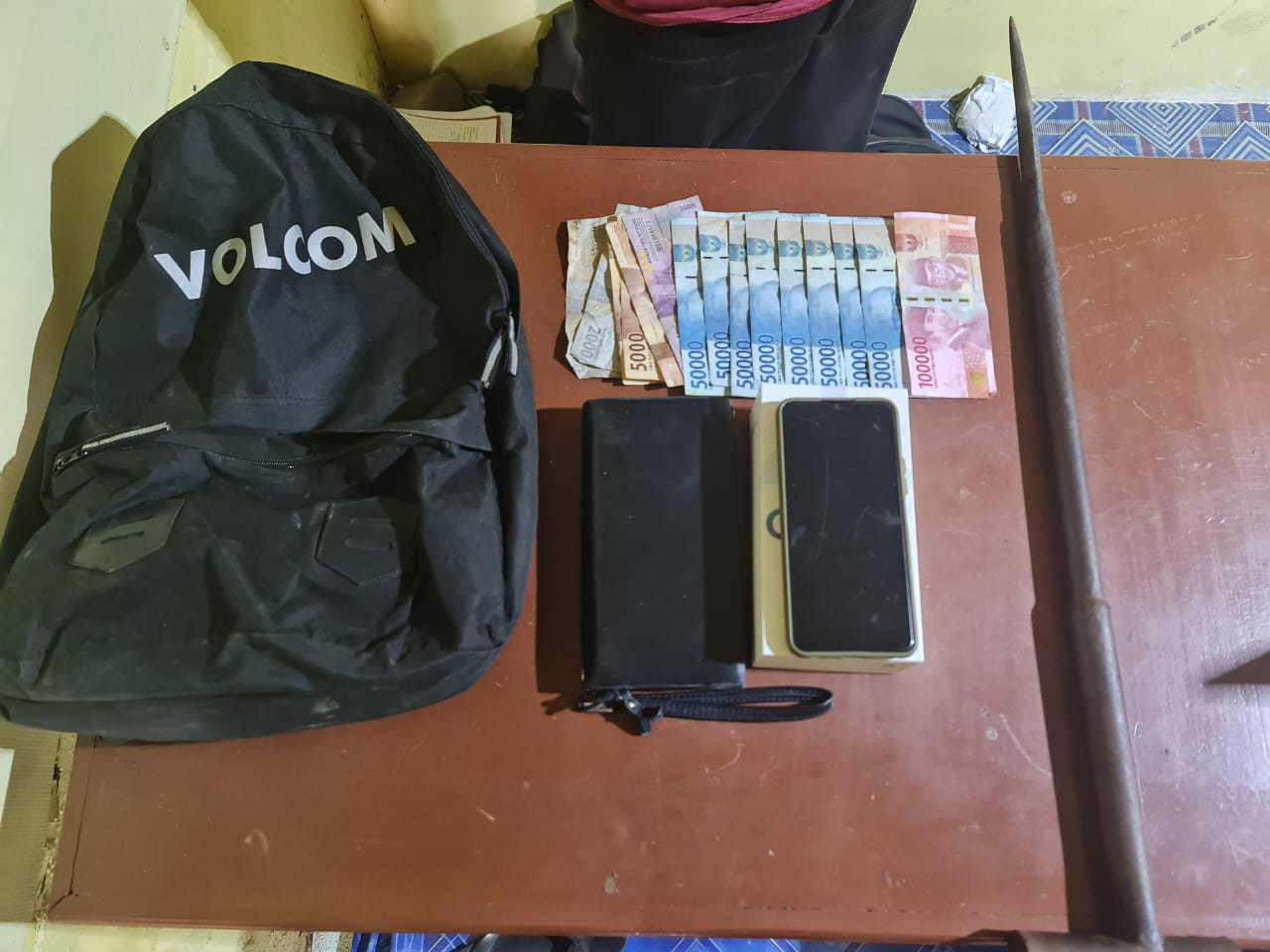 Curi Handpone dan Uang,Lelaki Labusel Digiring Polsek Bangko Pusako 