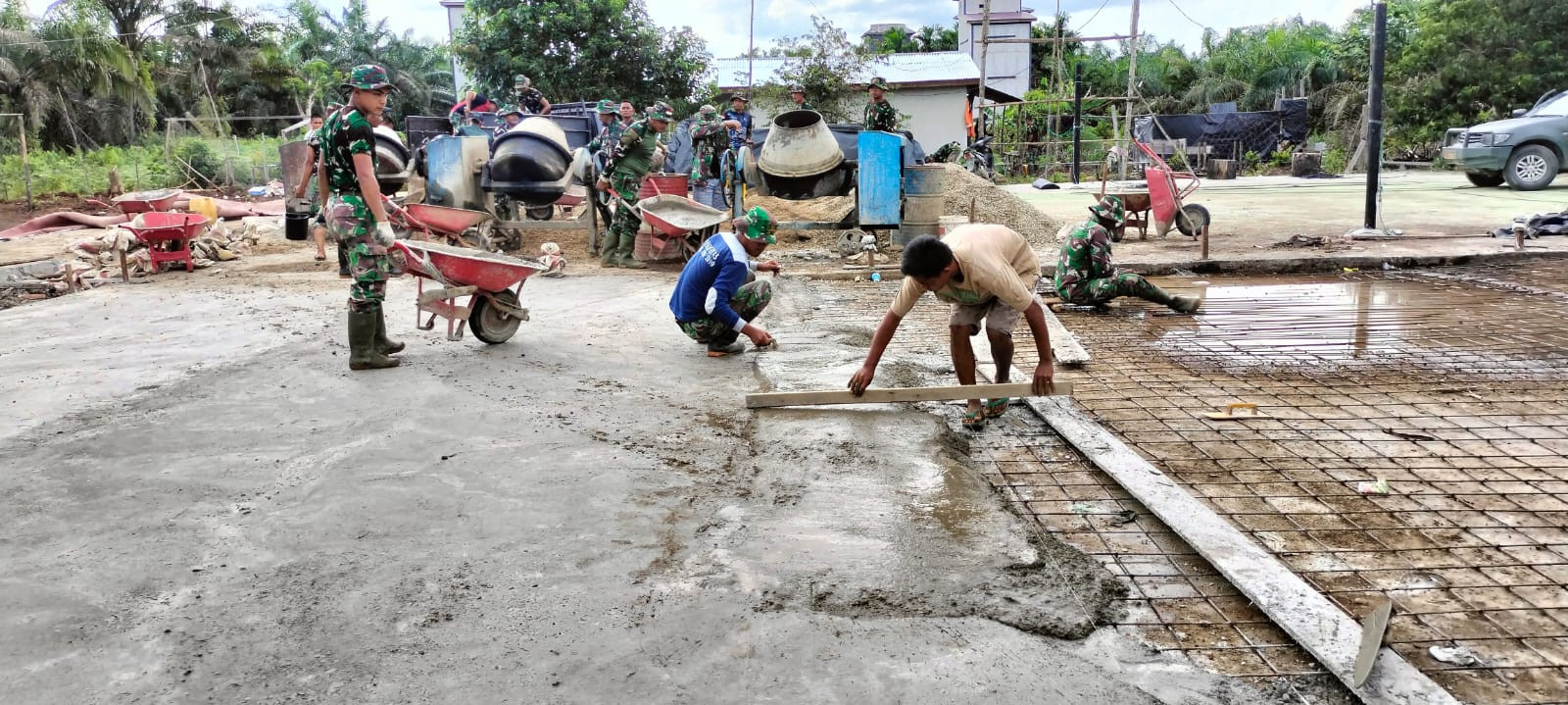 Satgas TMMD ke 115 Gesa Pembangunan Lapangan Volly