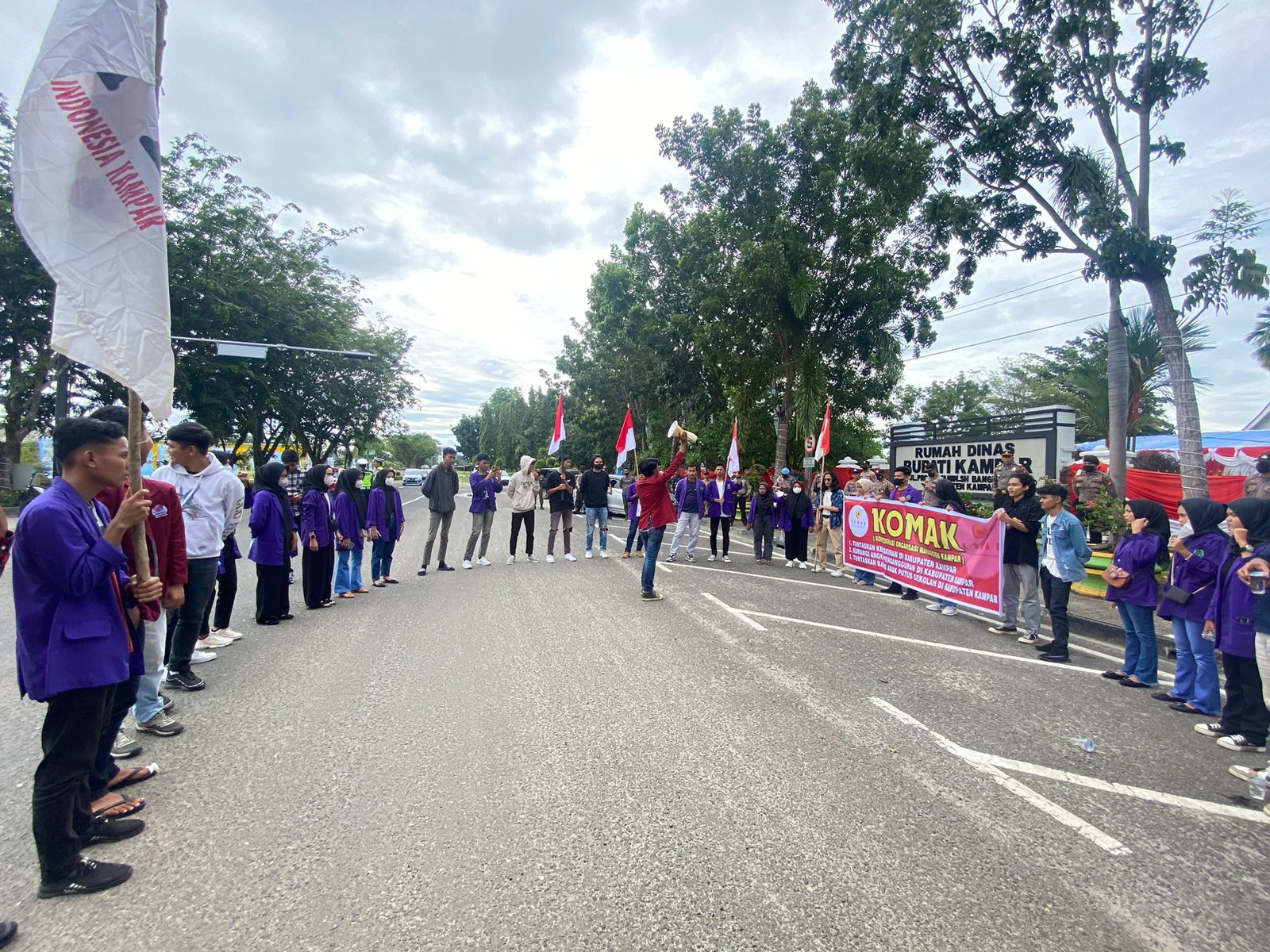 Mahasiswa Aksi Demo, Minta Pj Bupati Kampar Jagan Kerja Serimonial Saja