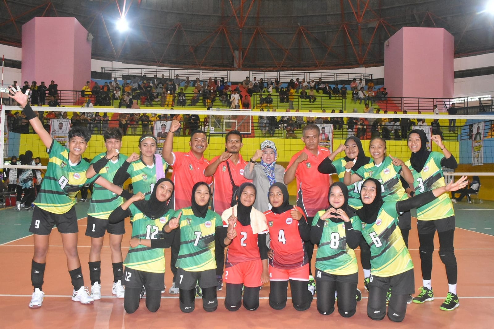 Manager tim, Haswinda Saksikan Hari Kedua Tim Bola Voli Kampar Kalahkan 2 Kabupaten