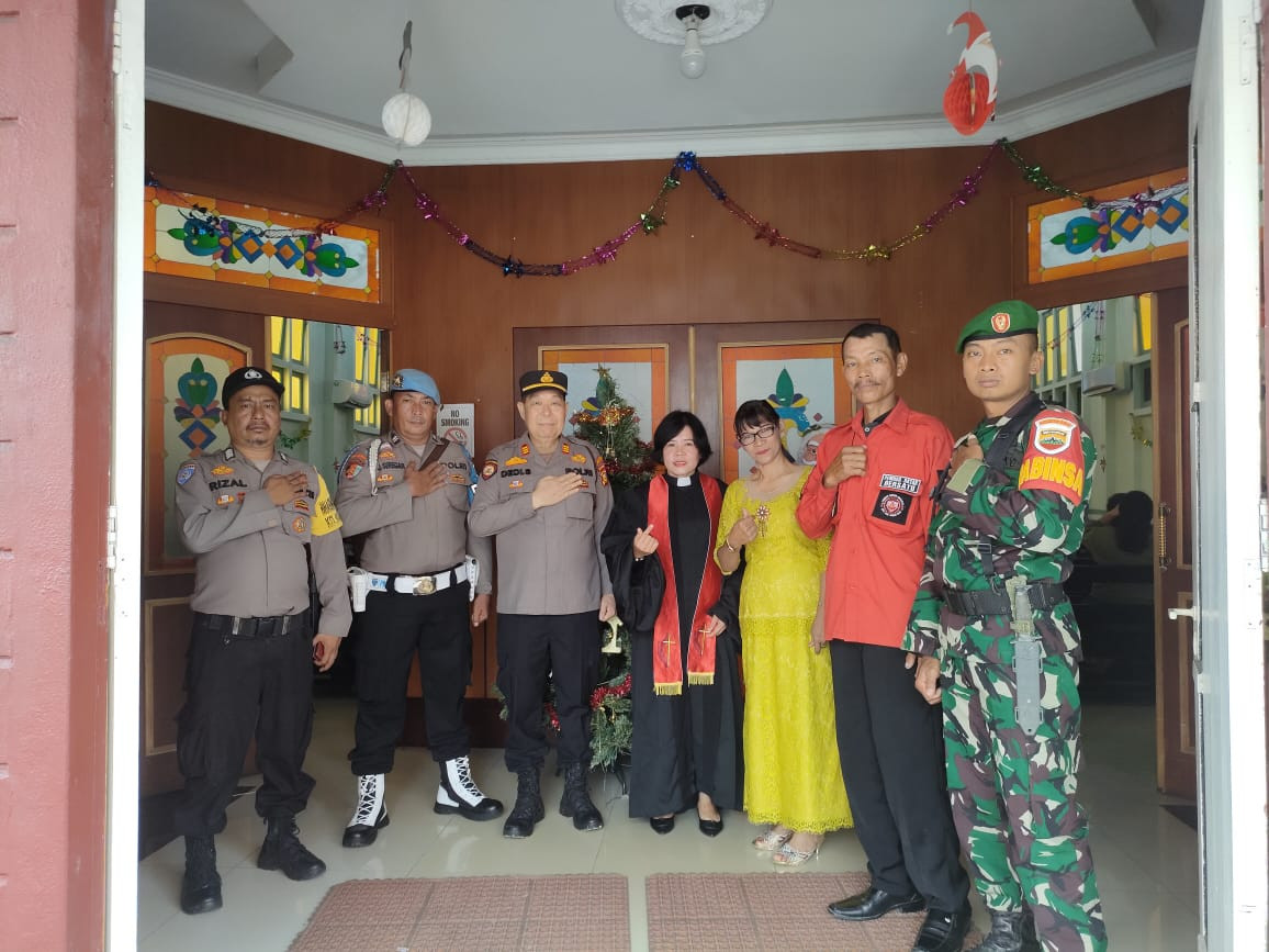 Pantau Pelaksanaan Misa Natal Dan Pastikan Kondisi Kondusif, Ini Dilakukan Polsek Bangko