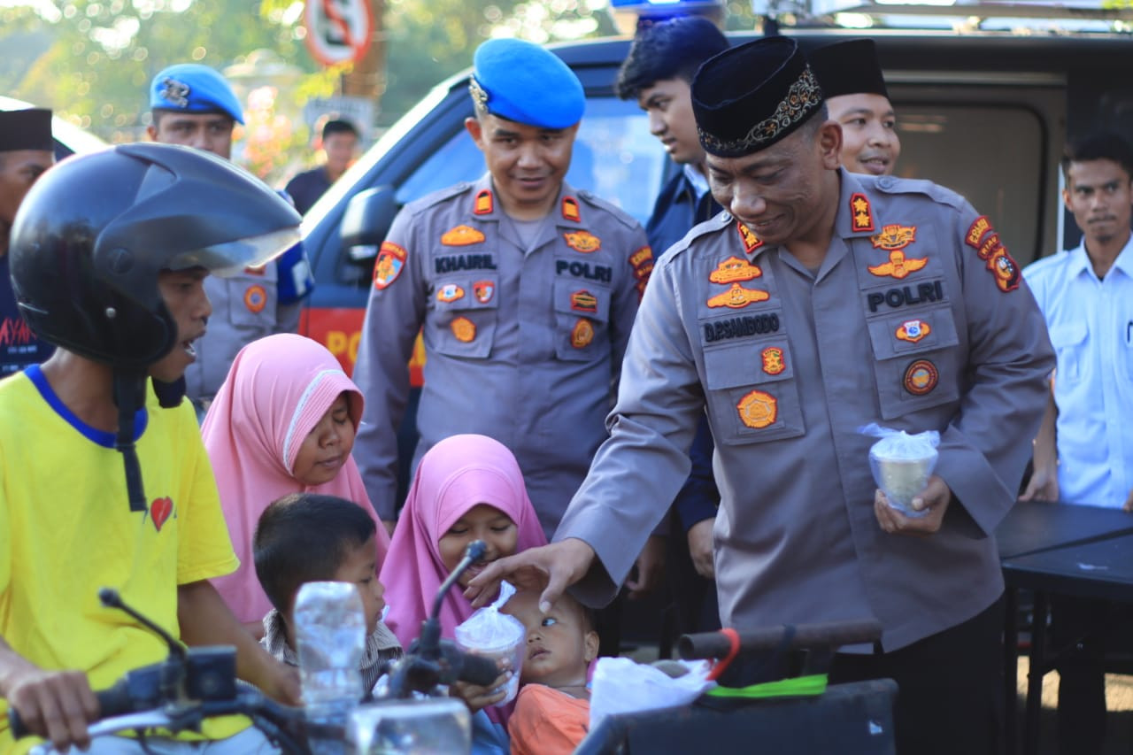 Masyarakat Bangkinang Koto Serbu Takjil Dari Kapolres Kampar 
