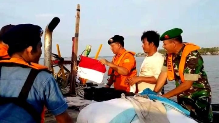 Sosialisasi selamat berlayar dan berbagi takjil Ramadhan di perairan Meranti