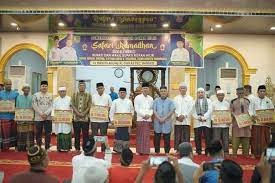 Pemkab Salurkan Bantuan Masjid, Mushola dan Pesantren