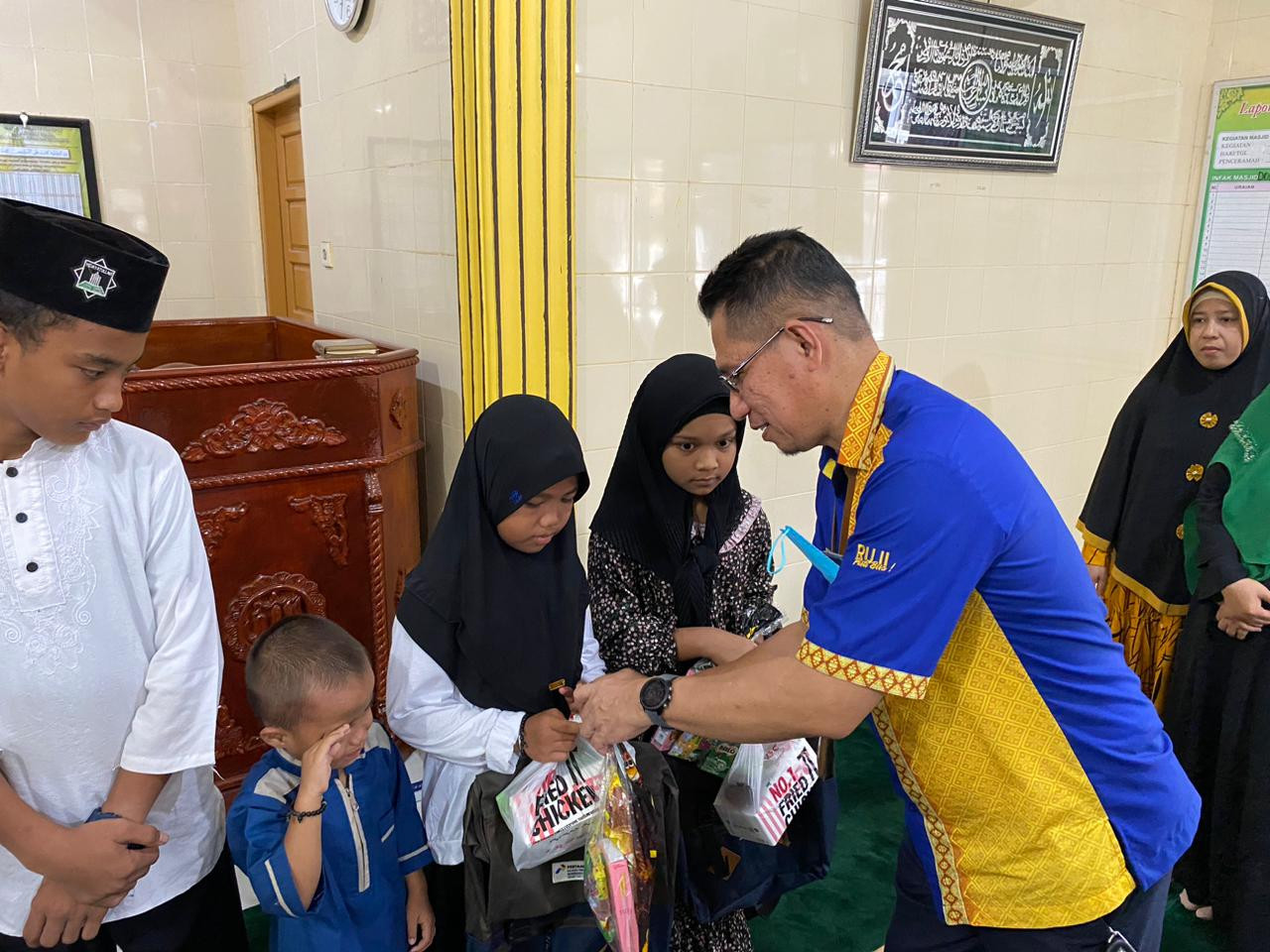 PT KPI Unit Dumai Santuni Anak Yatim di Panti Asuhan Ar-Raudhoh