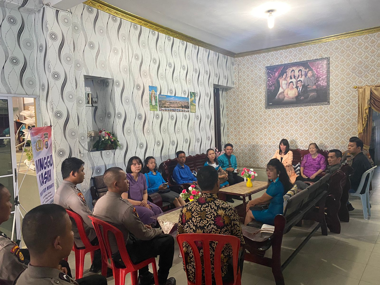 Minggu Kasih, Personel Polres Meranti Kunjungi Pendeta dan Jemaat GPdI Tiberias Selatpanjang