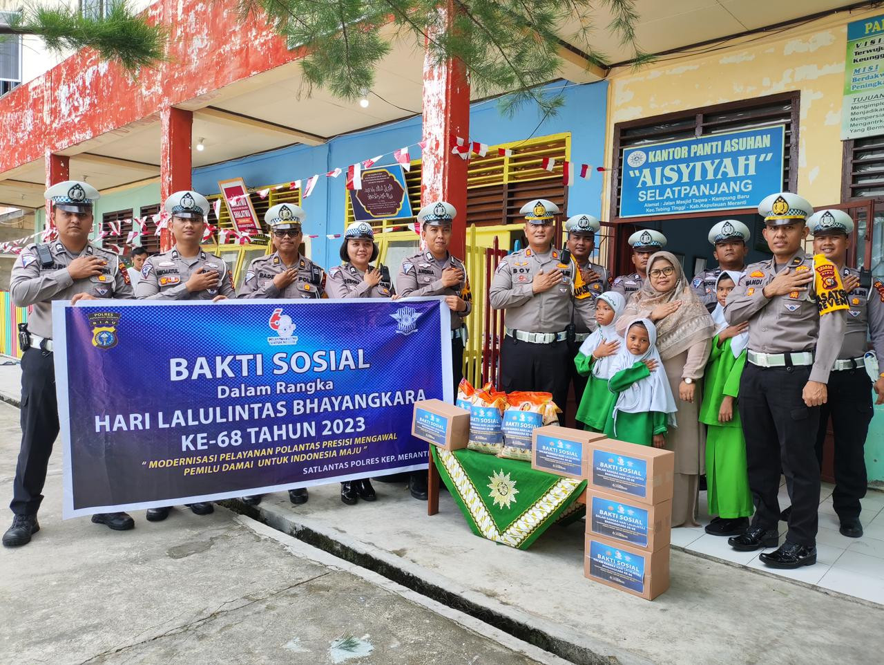 Sambut Peringatan Hari Lalulintas Bhayangkara, Satlantas Polres Meranti Salurkan Bansos Sembako