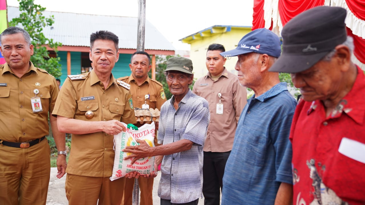 Bupati Rohil  Peletakan Batu Pertama Pembangunan Fadilitas Pendidikan,1,4 M Sumbangan Donatur