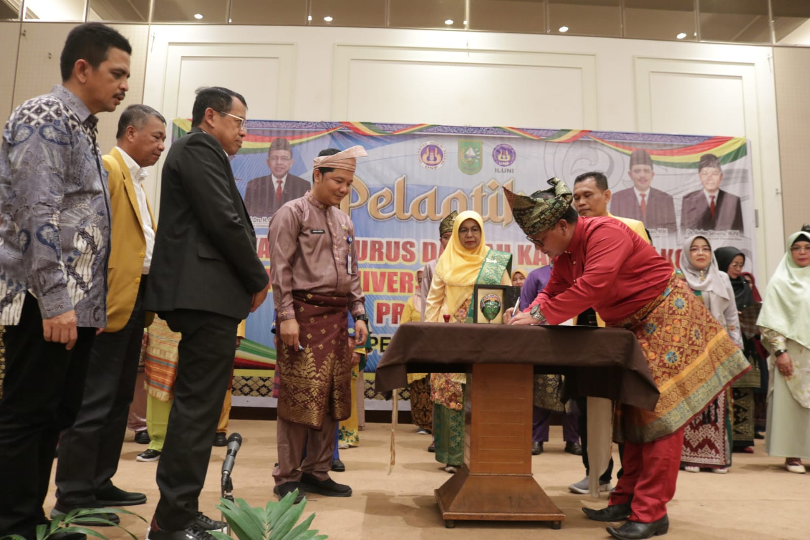 Pengurus DPD Iluni UNP Pekanbaru Dilantik Sekaligus Laksanakan Reuni