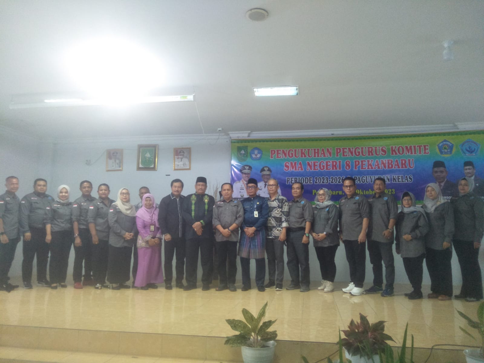 Kepsek Kukuhkan Pengurus Komite SMAN 8 Pekanbaru Periode 2023-2023