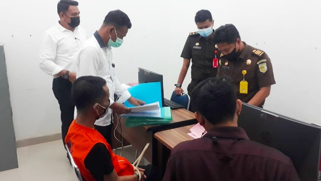 Kejari Kampar Terima Tahap II Korupsi Mantan Kades Mentulik