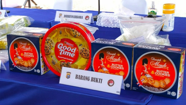 Polda Riau Tangkap Pengirim Sabu Pakai Kaleng Roti 