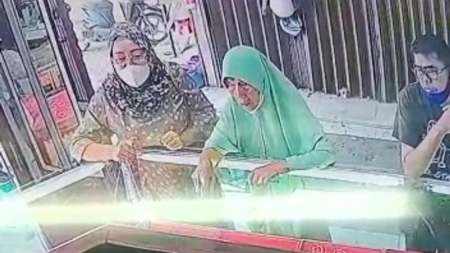 Seorang Nenek di Pekanbaru Jual Emas Bernilai Rp30 Juta Tanpa Sadar