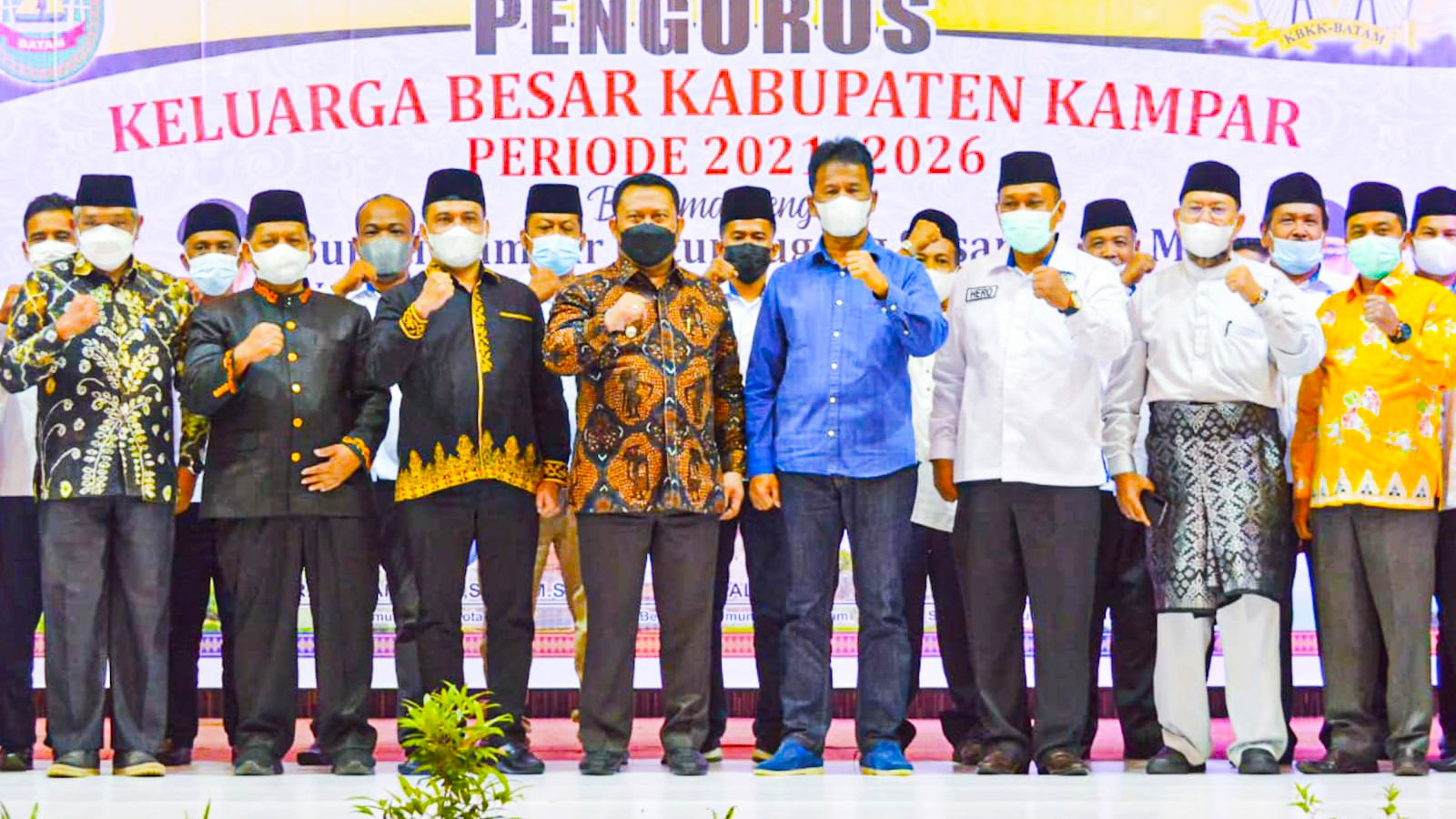 Bupati Kampar Hadiri Pelantikan Pengurus KBKK di Kota Batam 