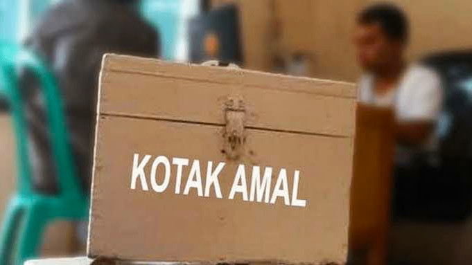 Dua Remaja Terekam CCTV Bongkar Kotak Infak di Tenayan Raya