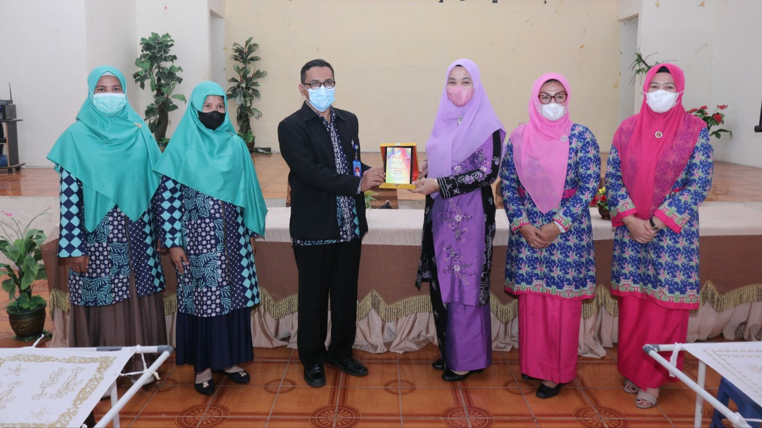 Wakil Ketua Dekranasda Siak Senang Penerus Bangsa Diperkenalkan Batik 