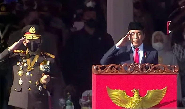 Presiden Pimpin Upacara HUT Ke-76 Bhayangkara Di Semarang