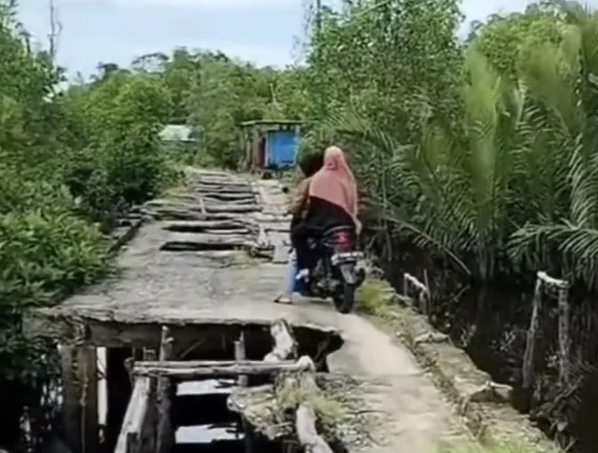 Tuai Kritikan Jalan Sakaratul Maut Di Desa Igal Akan ditinjau Kadis PUTR Inhil